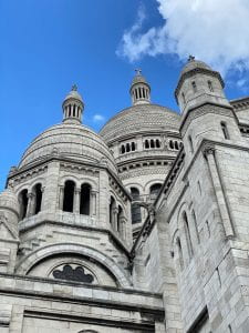 La Basilique Sacré-Cœur in the Montmartre neighborhood of Paris.